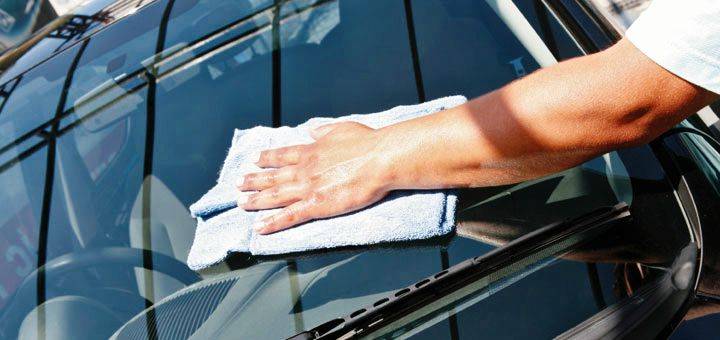 Auto Glass Repair and Replacement, Close Up.